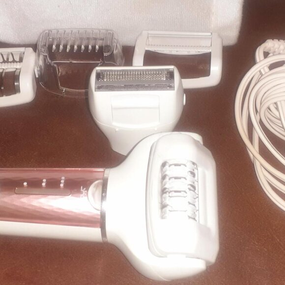 Cordless Gentle Wet & Dry Shaver Epilator w/ Attachments (like new used once) - Picture 1 of 12